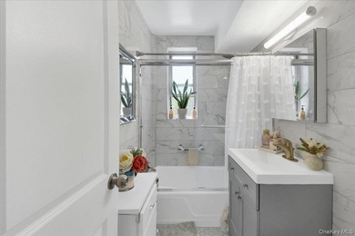 THE PERFECT LOCATION! Beautifully renovated and move-in ready - photo 15