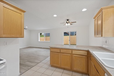 Stylish, single-level home, located in the desirable north side - photo 18