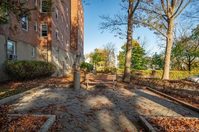 Fabulous top floor 2 bedroom unit close to the new bustling - photo 18