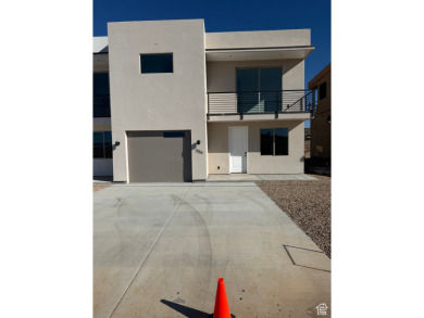 (private lake, pond, creek) Townhome/Townhouse For Sale in Big Water Utah