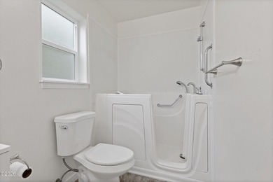 Stylish, single-level home, located in the desirable north side - photo 32