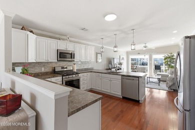 Move right in to this immaculate & spacious ''staycation'' home! - photo 7