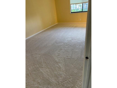SPACIOUS AND BRIGHT 3 BEDROOM/2BTH , 4TH FLOOR PRIME END UNIT - photo 7