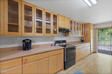 CHARMING COASTAL HOME! This 2,320 square foot home is located on - photo 13