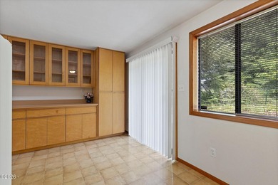 CHARMING COASTAL HOME! This 2,320 square foot home is located on - photo 16