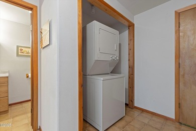 CHARMING COASTAL HOME! This 2,320 square foot home is located on - photo 19