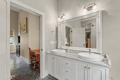 An exceptional architectural residence in one of downtown - photo 23