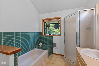 CHARMING COASTAL HOME! This 2,320 square foot home is located on - photo 34