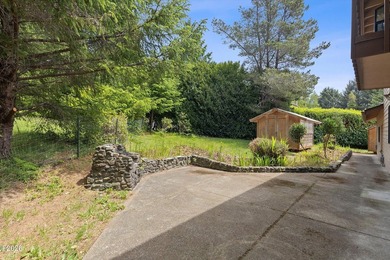 CHARMING COASTAL HOME! This 2,320 square foot home is located on - photo 38