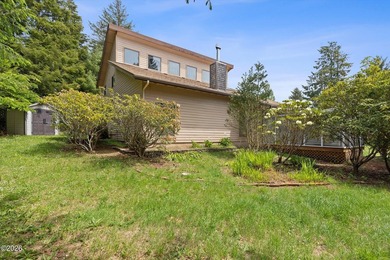 CHARMING COASTAL HOME! This 2,320 square foot home is located on - photo 44