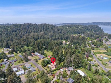CHARMING COASTAL HOME! This 2,320 square foot home is located on - photo 46
