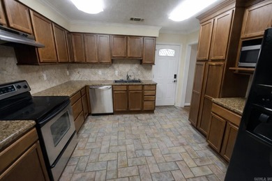 Welcome to 130 Sheridan Rd in North Little Rock-a spacious 3 bed - photo 5