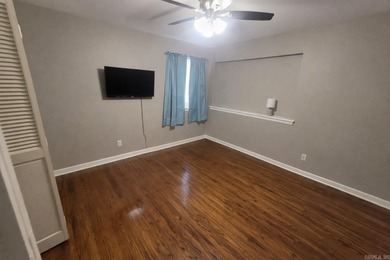 Welcome to 130 Sheridan Rd in North Little Rock-a spacious 3 bed - photo 9