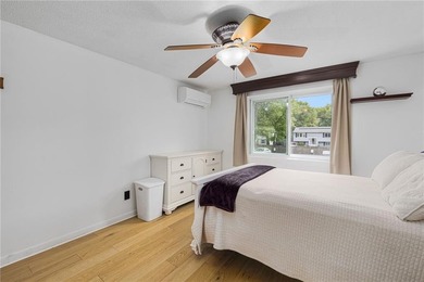 Welcome to desirable Pilgrim Court! This updated and - photo 2