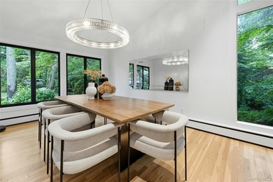 Meticulously renovated, this spacious 4 bedroom, 3 bathroom - photo 5