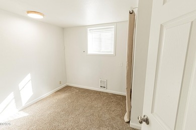 Excellent opportunity to own an Oceanview triplex in the - photo 15