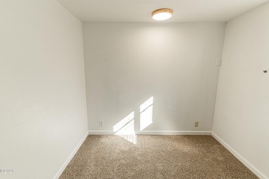 Excellent opportunity to own an Oceanview triplex in the - photo 16
