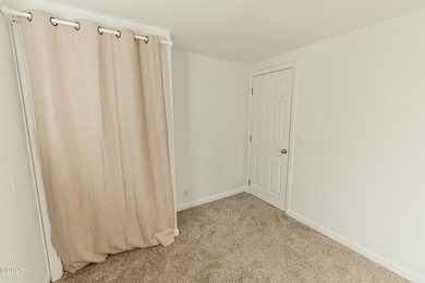 Excellent opportunity to own an Oceanview triplex in the - photo 19