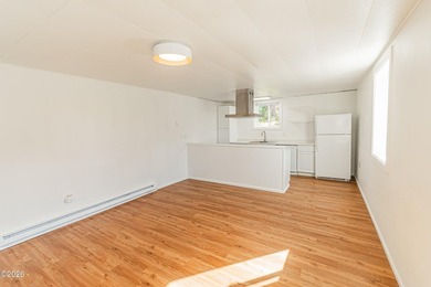 Excellent opportunity to own an Oceanview triplex in the - photo 23