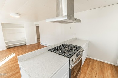 Excellent opportunity to own an Oceanview triplex in the - photo 27