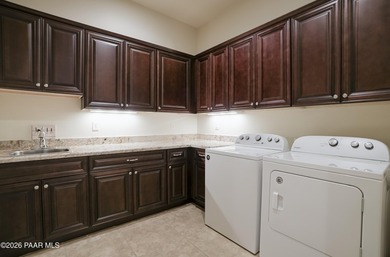A RARE opportunity to own a single-level spacious property with - photo 30