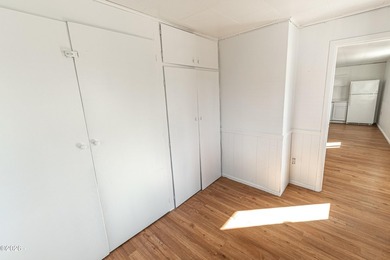 Excellent opportunity to own an Oceanview triplex in the - photo 33