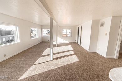 Excellent opportunity to own an Oceanview triplex in the - photo 34