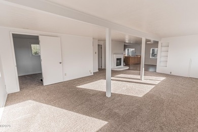 Excellent opportunity to own an Oceanview triplex in the - photo 37