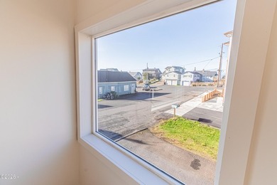 Excellent opportunity to own an Oceanview triplex in the - photo 42