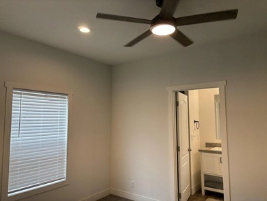 Welcome to easy San Diego living in this beautifully maintained - photo 8