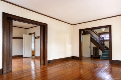 Detached, brick, single-family house in highly sought-after - photo 4