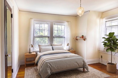Detached, brick, single-family house in highly sought-after - photo 9