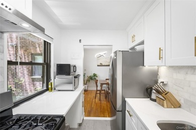 Welcoming 1-bedroom lower located in desirable Beech Hills - photo 6