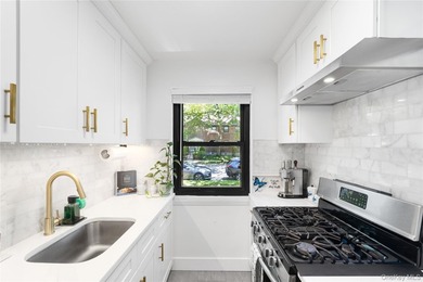 Welcoming 1-bedroom lower located in desirable Beech Hills - photo 7