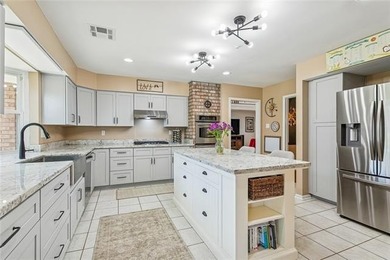 Located in the sought after neighborhood of Chateau Estates, a - photo 12