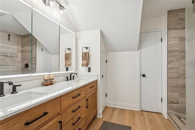 Located in the sought after neighborhood of Chateau Estates, a - photo 21