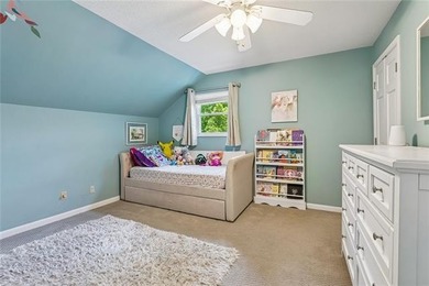 Located in the sought after neighborhood of Chateau Estates, a - photo 22