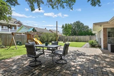 Located in the sought after neighborhood of Chateau Estates, a - photo 27
