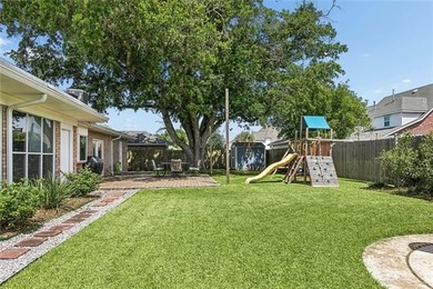 Located in the sought after neighborhood of Chateau Estates, a - photo 28