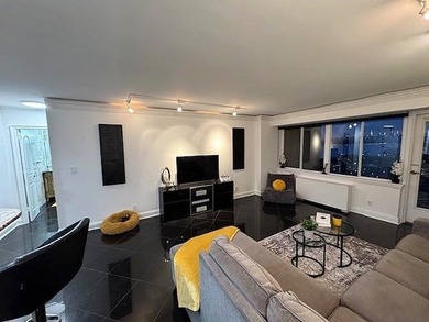 Located in the prestigious Hudson Harbour Condominiums, a
