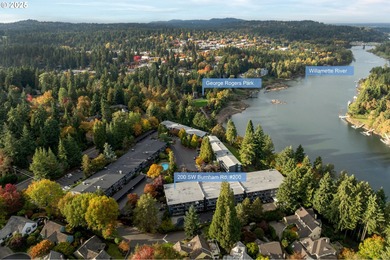 Willamette River - Clackamas County Condo For Sale in Lakeoswego Oregon