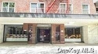 Flushing Downtown Center Best Coop. Full Time Doorman And - photo 9