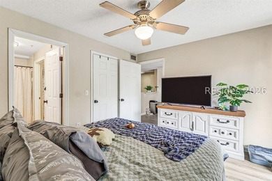 Beautifully maintained 1-bedroom villa with stunning pool views - photo 11