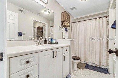 Beautifully maintained 1-bedroom villa with stunning pool views - photo 12