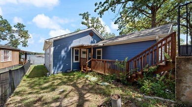Lake life, your way! This waterfront property was carefully and - photo 3