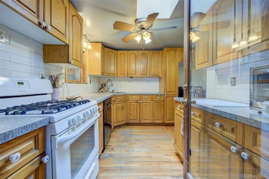 Charming semi-detached home in Whitestone. Main level features a - photo 13