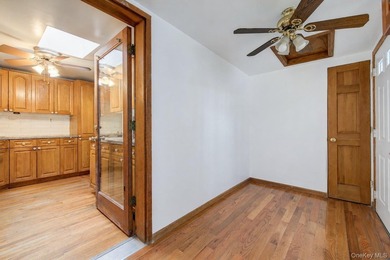 Charming semi-detached home in Whitestone. Main level features a - photo 15