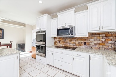 Every turn in this impeccably designed, Southland Hills home - photo 15
