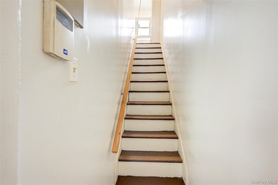 Charming semi-detached home in Whitestone. Main level features a - photo 18
