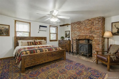 Charming semi-detached home in Whitestone. Main level features a - photo 20
